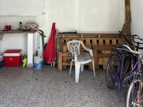 Casa en venta de 4 ambientes apta a crédito en Adrogue
