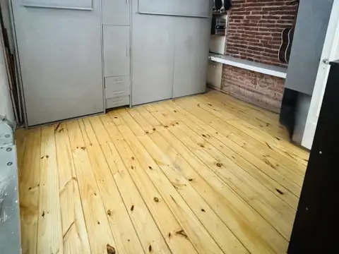 Combate De Los Pozos 1200, Piso 1