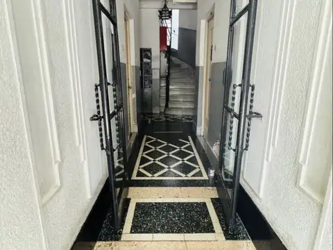 Combate De Los Pozos 1200, Piso 1