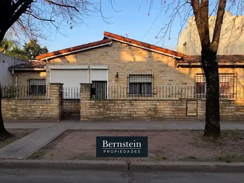 CASA EN VENTA :: 3 AMBIENTES :: CASTELAR