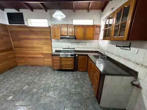 Depto Tipo Casa en Alquiler en Villa Dominico, $ 880.000