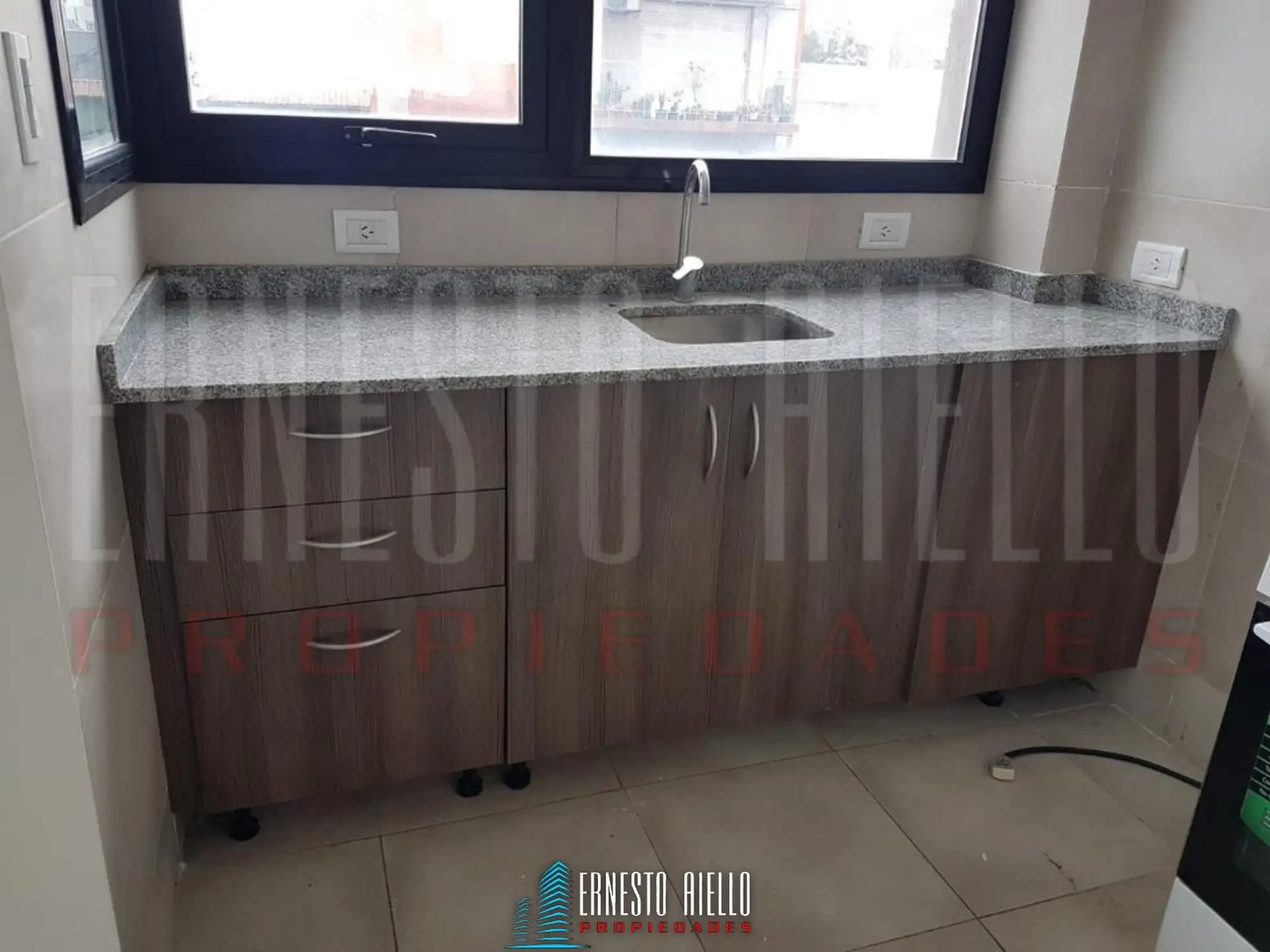 Depto 2 amb, 60m² en zona comercial — San Martín