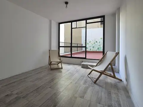 Ambiente amplio con gran  terraza zona Tribunales