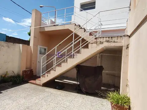 Depto Tipo Casa en Alquiler de 2 dormitorios