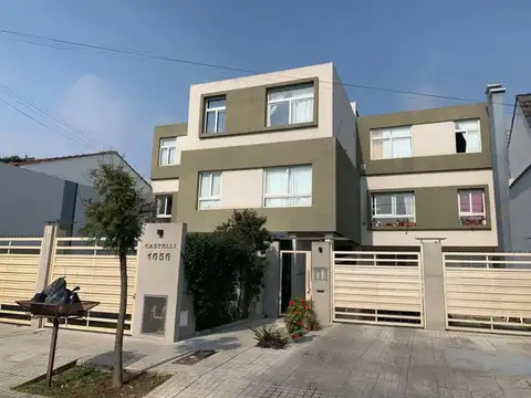 VENTA DE MONOAMBIENTE CON COCHERA Y PATIO