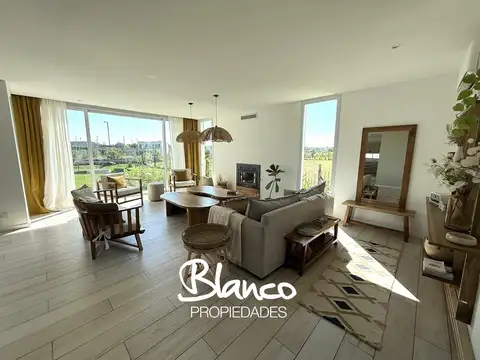 Casa 4 ambientes con 4 baños