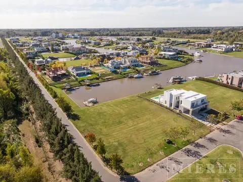 Terreno en Venta en Albanueva, USD 977.000