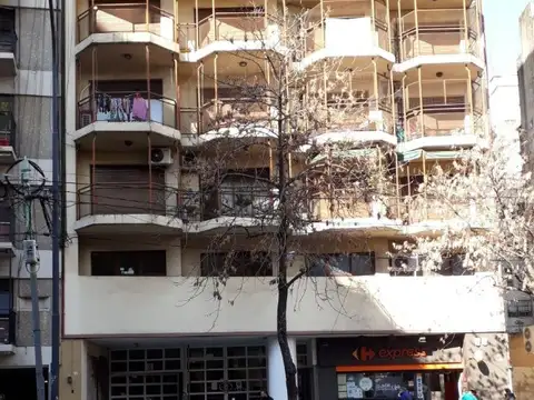 2 amplios amb excelente edificio con pileta y cancha de football apto profecional