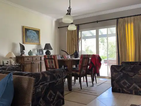 Casa en Venta en Los Ángeles Village, USD 239.000