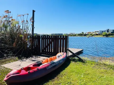 Casa en San Gabriel con muelle y vista a la laguna grande