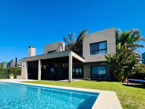 Casa en Venta en San Gabriel, USD 469.000