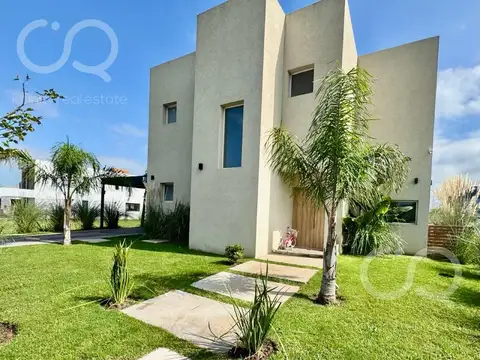 Casa en Venta en Pilar del Este - Santa Lucia, USD 270.000