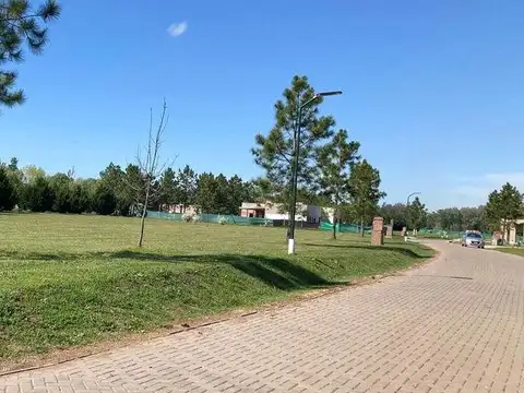 El Cardal II sobre autovía Ruta 6 - Cardales