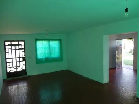 Casa 2 ambientes con 1 baño