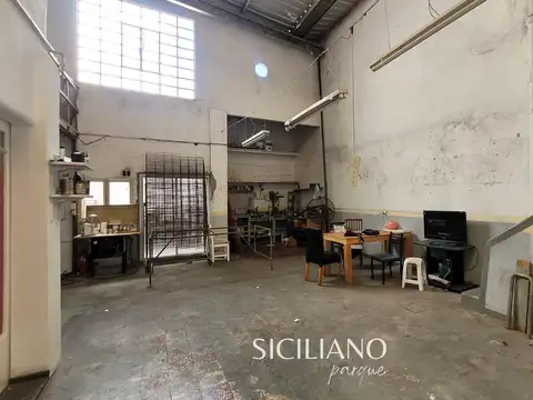 Venta - Depósito - Parque Chacabuco - Lote propio