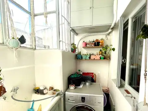 2 AMB 1° X ESC BAJAS EXPENSAS,45 MTS TOT,FTE MUY LUMINOSO,COC Y LAV INDPTE,BAÑO COMP,EXC UBICACIÓN