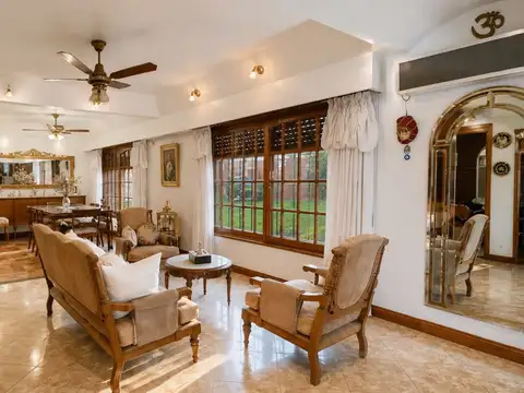 Casa 6 ambientes con 4 baños