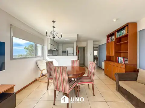 Pte. Roca y Wheelwright - Piso Exclusivo de 2 Dormitorios con Vista al Río. Con cochera.