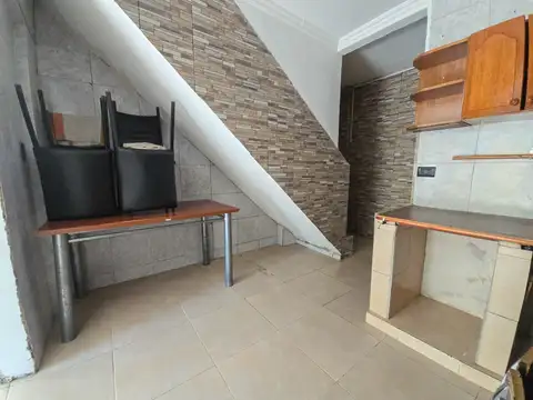 PH Departamento 2 amb. con patio -  El Cano y Jose Martí