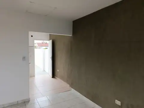 Depto Tipo Casa en Alquiler en Castelar Sur, $ 450.000