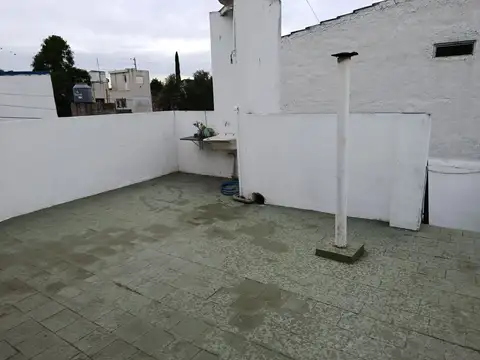 Depto Tipo Casa en Alquiler en Castelar Sur, $ 450.000