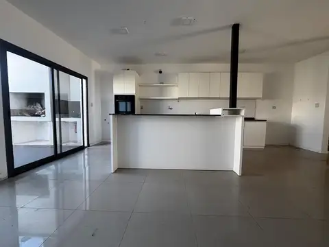 Casa 4 ambientes con 3 baños