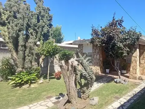 Casa 3 amb. con gran fondo y Monoamb Quilmes Oeste
