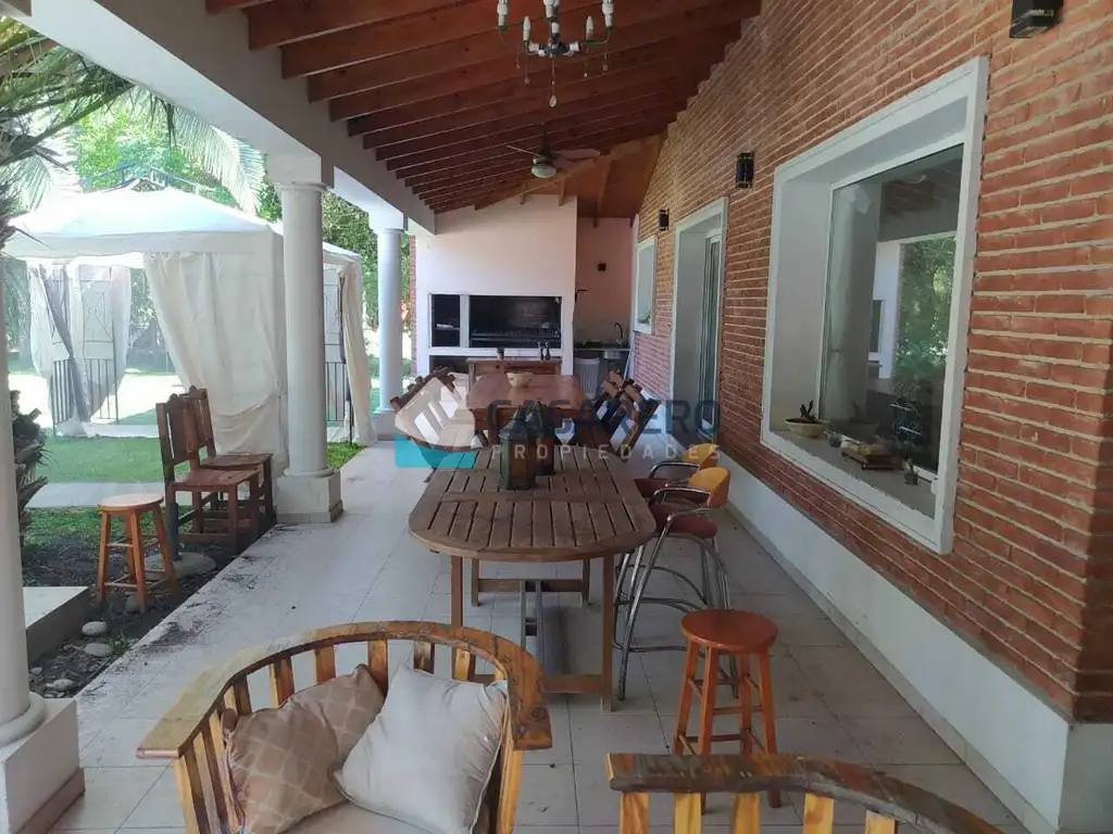 Casa - 32.413  m² Cubierta | 18 años | 3 baños | 6 ambientes | 1 cochera | Bueno