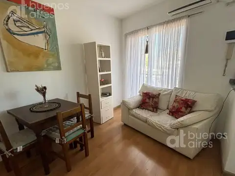 Almagro. Departamento 2 ambientes con balcón. Alquiler temporario sin garantías.