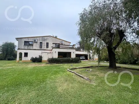 Casa 8 ambientes con 4 baños
