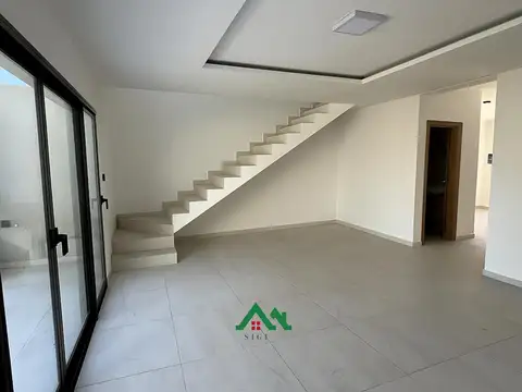 Casa moderna de 2 dormitorios en Docta con patio y seguridad