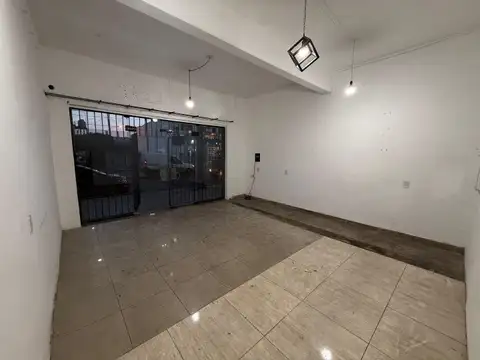 Local en Alquiler en Barrio La Merced, $ 800.000