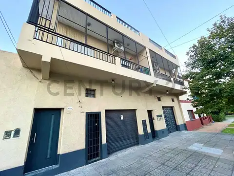 VENTA EN BLOQUE / 2 DEPARTAMENTOS 3 AMB + 2 GALPONES - CASEROS