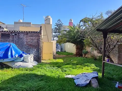 Casa en Alquiler con 2 cocheras