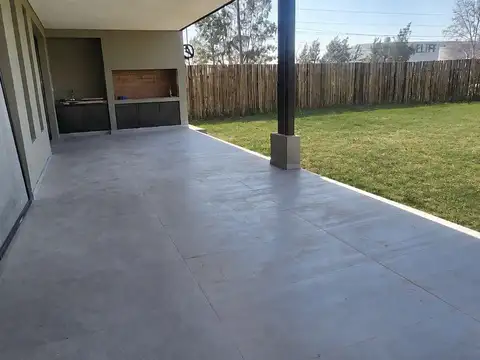 Hermosa Casa a Estrenar  - 5 ambientes en Santa Ana