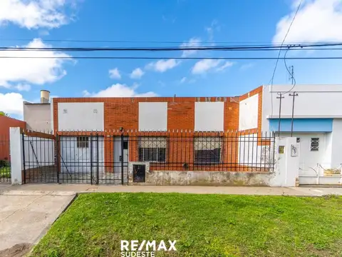 Venta casa 3 dormitorios, patio y garage pasante