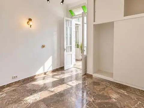 Venta PH - Charlone 100 - Luminoso y amplio.  - 5 Habitaciones - Muy buen estado.