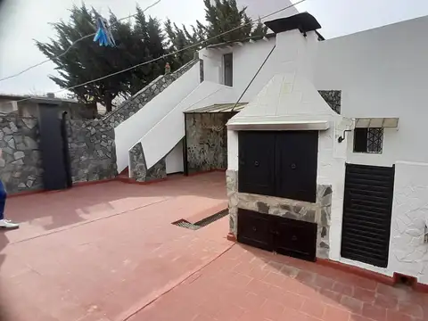 Venta PH - Charlone 100 - Luminoso y amplio.  - 5 Habitaciones - Muy buen estado.