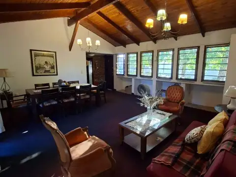 Casa 5 ambientes con 3 baños