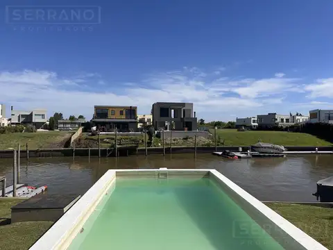 Venta casa de 4 ambientes con pileta y salida al Río Luján, Nautico Canal, Villanueva