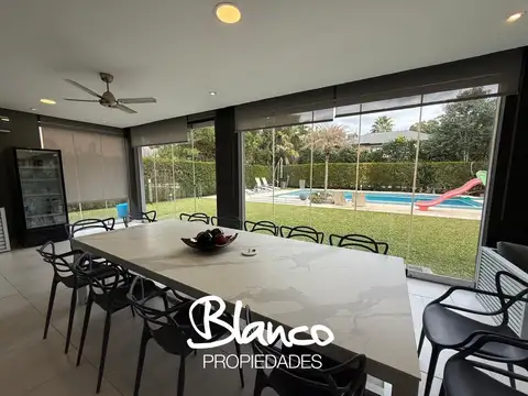 Casa en Venta con 1 cochera