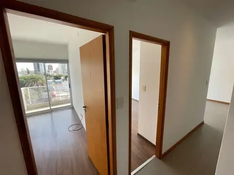 Departamento de 3 ambientes con cochera en Bernal centro