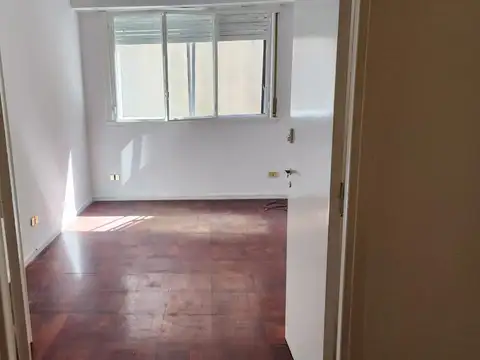 3 AMBIENTES ZONA FACULTADES AMPLIA COCINA BAÑO COMPLETO Y BAÑO DE SERVICIO
