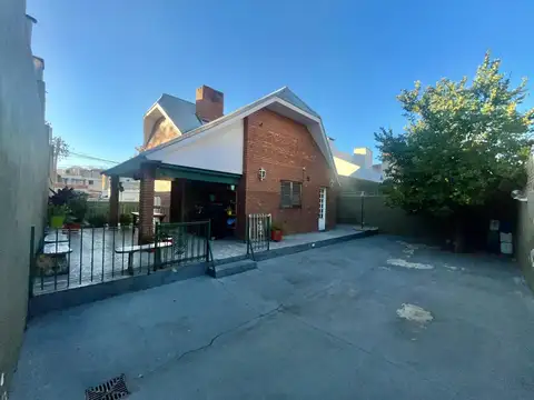 Casa 5 ambientes con 2 baños