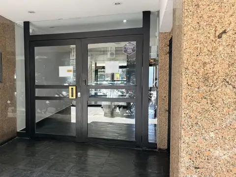 Depto al contrafrente, 3 ambientes, lavadero, muy luminoso y exc. ventilación. Apto credito!