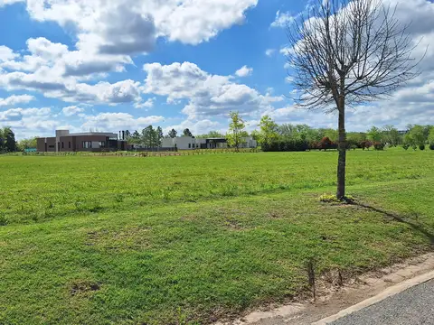 Av. Fernández Beschtedt 4200