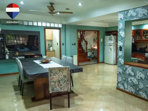 Casa en Venta con 3 cocheras