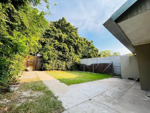 CASA  A REFACCIONAR EN VENTA EN JOSÉ HERNÁNDEZ.