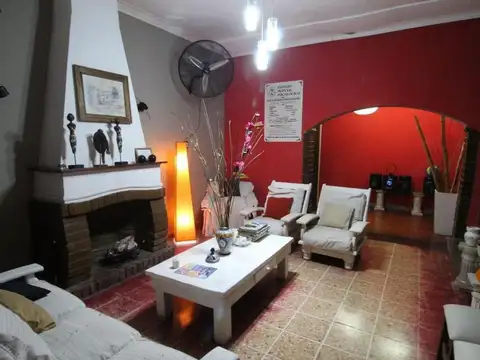 Casa 7 ambientes con 2 baños