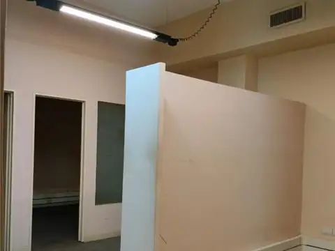 Oficina 8 ambientes con 2 baños